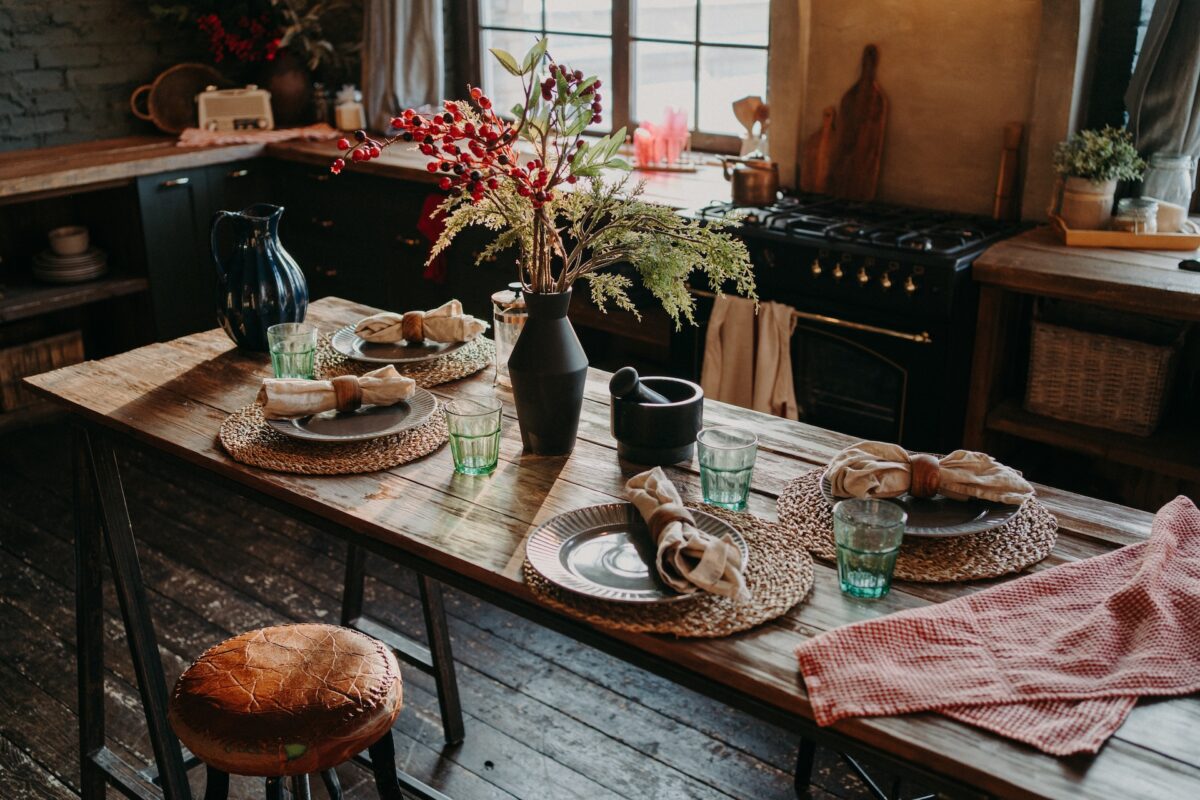 cozy kitchen interior cutlery and napkins on tabl 2025 03 05 14 20 36 utc - Barbecue, Cajun cooking, Cast Iron Skillet, Cooking Techniques, Creole Cuisine, Fried Chicken, Gumbo, Slow Braising, Southern Cooking, Southern Cuisine