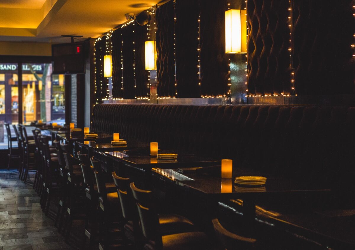 Elegant New Orleans restaurant interior showcasing the city’s dining atmosphere