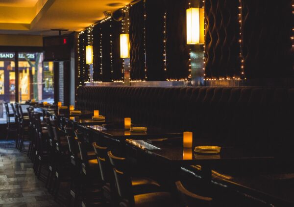 French Quarter vs. CBD: What’s the Best Dining Spot in New Orleans? 9 Elegant New Orleans restaurant interior showcasing the city’s dining atmosphere