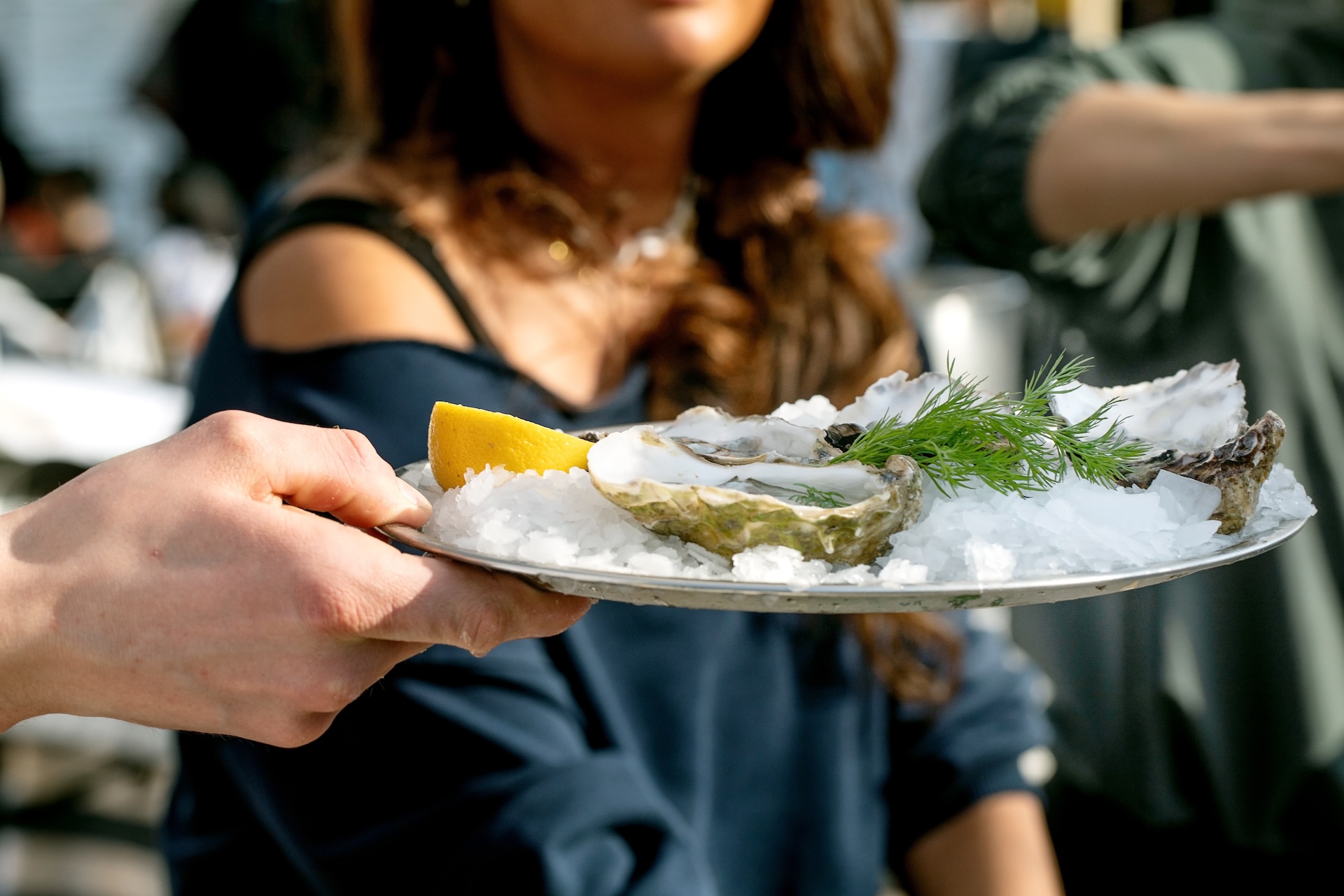 The History of Oyster Bars in New Orleans 2 Freshly shucked oysters served on ice with lemon, a classic New Orleans oyster bar presentation